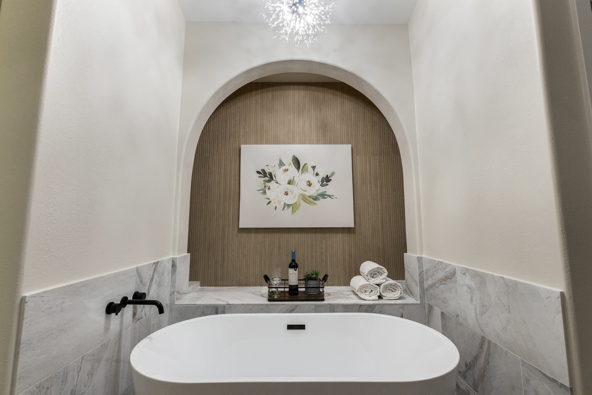 Charming 3 bed 2 bath house in the magic zipcode photo 3
